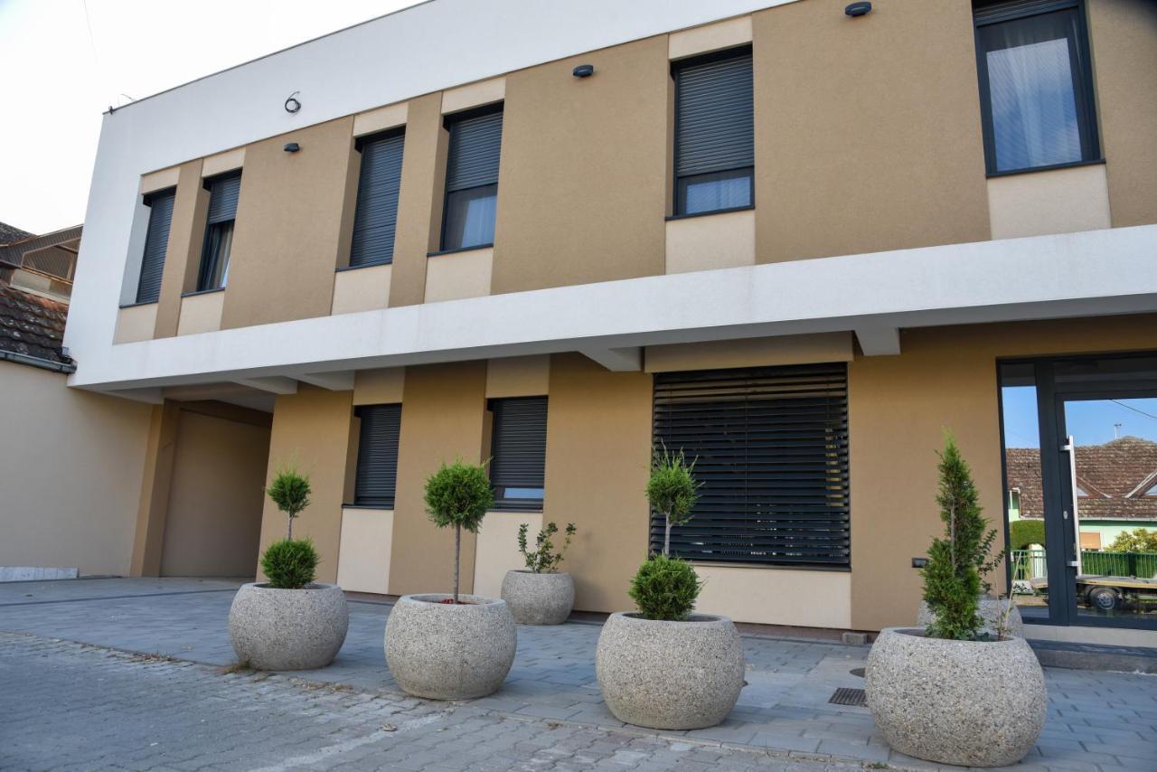 Merak Rooms & Caffe Bar Šabac Exterior foto